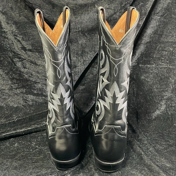 DAN POST Milwaukee round toe black leather cowboy boots. Size: 9 1/2 - Picture 5 of 11